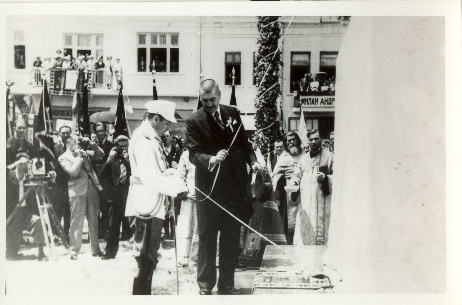 Knez Pavle presecanjem vrpce otkriva spomenik