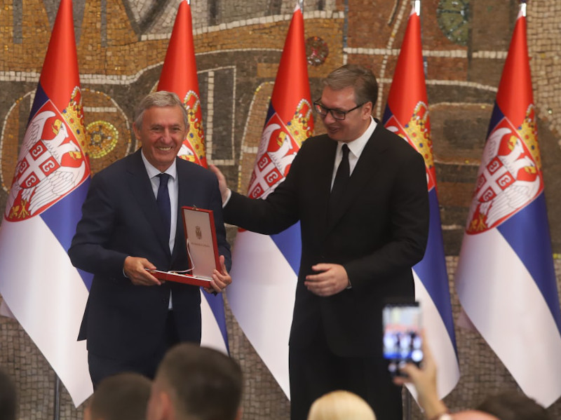 svetislav kari pesic i aleksandar vucic, orden, foto kss