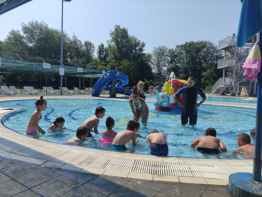 Radost u vodi - počela besplatna škola plivanja na "Čairu" 18 bazen cair skola neplivaca foto jv ljubica jocic 5