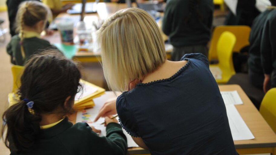 121785693 hi011065156