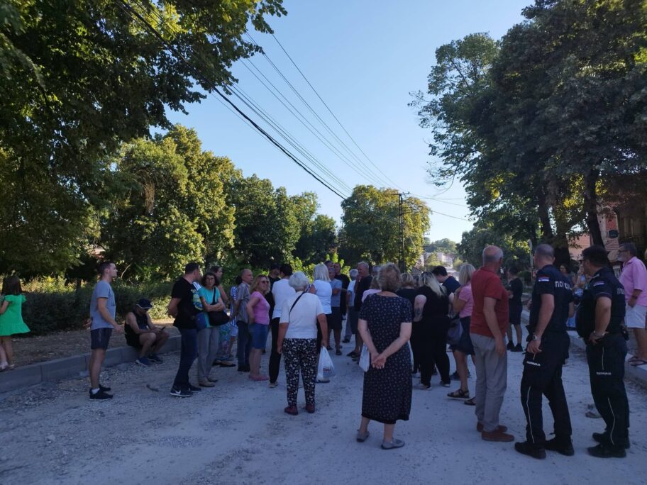 Novi protest u Vojvode Putnika: Od rekonstrukcije ulice za sada više štete nego koristi 17 protest