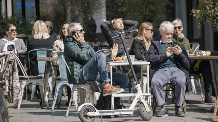 125973721 otvorenebasteugradu beograd april vz 009