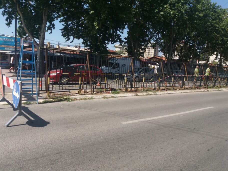 bosko buha pijaca ograda foto citalac scaled