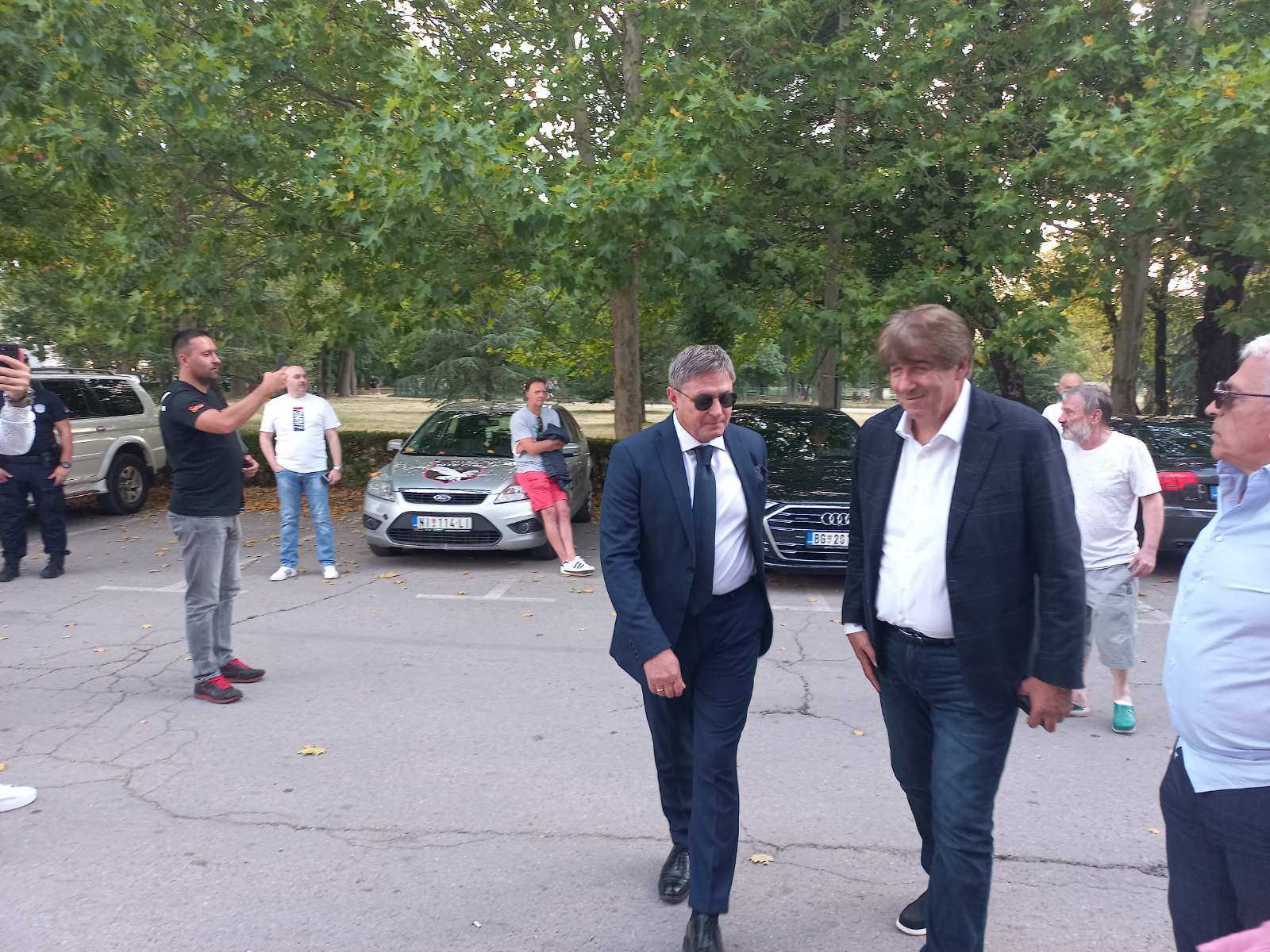 Ovacije za Piksija na "Čairu" 1 IMG 4ff33698b2d0cffa37173db46e94b305 V