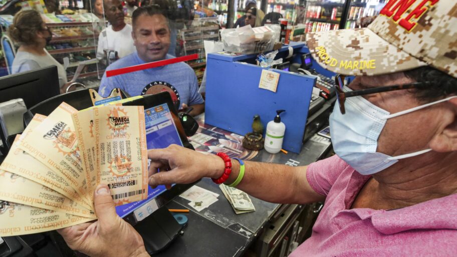 Mega milioni u Americi: Pobednički tiket za 1.3 milijardi dolara prodat u Ilinoisu 14 126106679 lotto