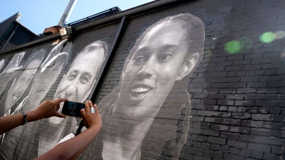 126165051 gettyimages 1242014361