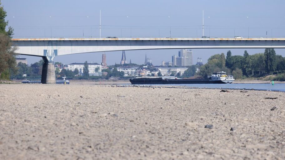 Nemačka, suše i klimatske promene: „Ostalo je samo 30 centimetara reke Rajne" 1 126296867 gettyimages 1414010246