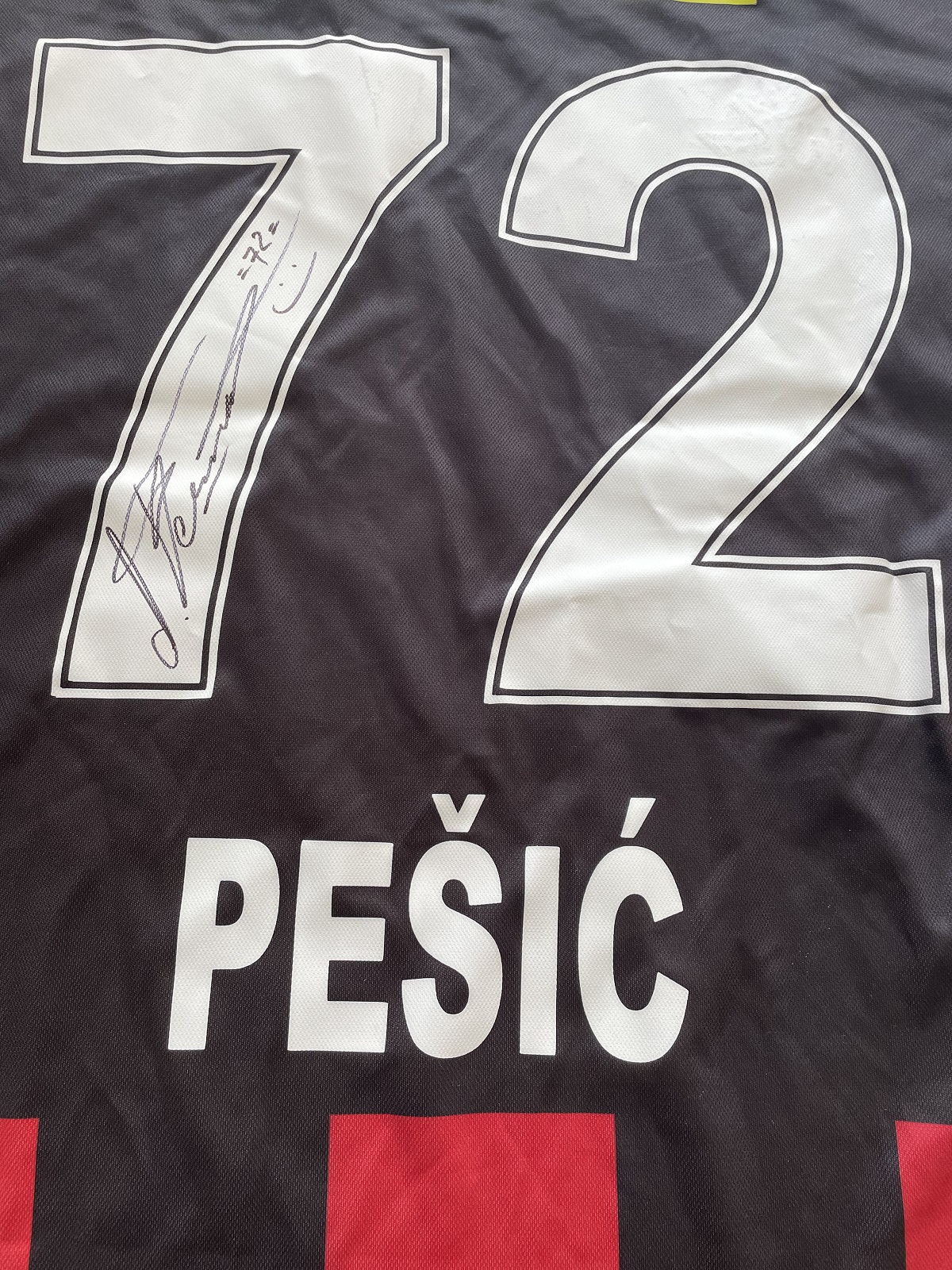 Potpisan dres Aleksandra Pešića