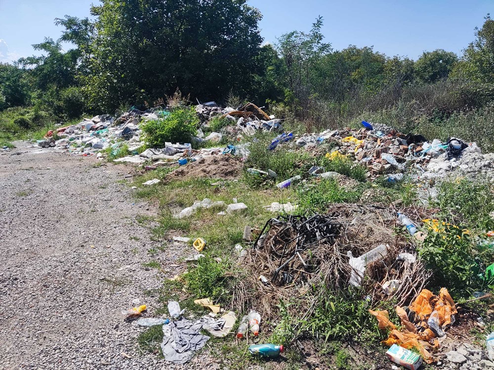 Na desetine divljih deponija na putu između Niške Banje i Proseka 1 deponija2