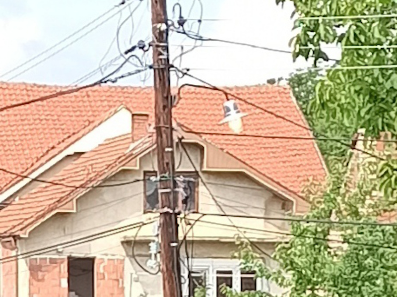 niska banja, sijalice danju gore, foto citalac 1