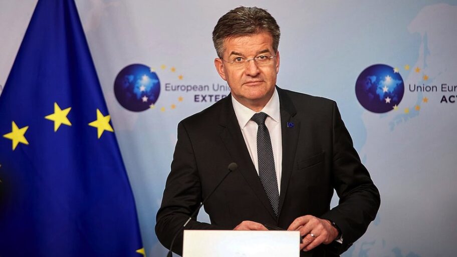 126418969 fb62d579 3e4e 47d1 b3f8 9b21a8808ebc