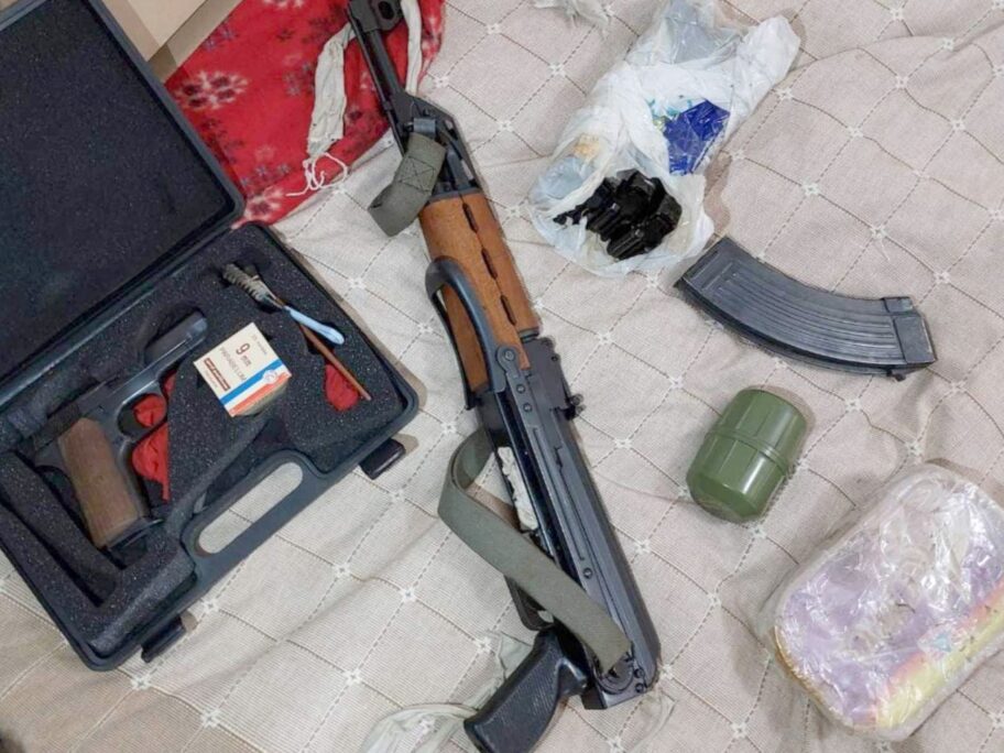 Kod Nišlije pronađen arsenal oružja, 35 stabljika kanabisa i preko kilogram marihuane 3 2mup oruzje