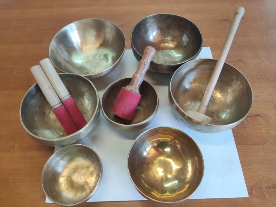 pevajuce tibetanske posude