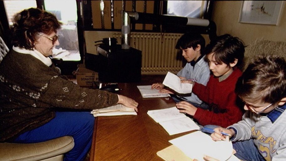 Rat u Bosni i Hercegovini i obrazovanje: Udžbenik za tri marke, učionice u podrumu i slova na drvetu 1 126407391 gettyimages 541256618