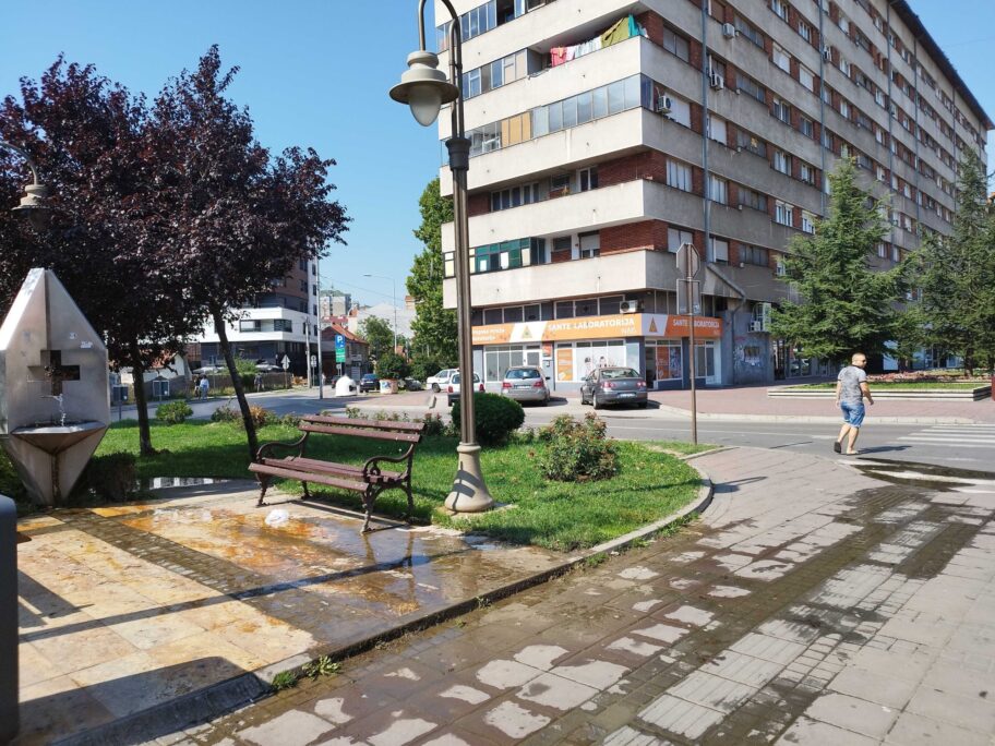 U jeku poskupljenja vode i štednje, česma u Nišu preliva godinu dana 9 spomen cesma scaled
