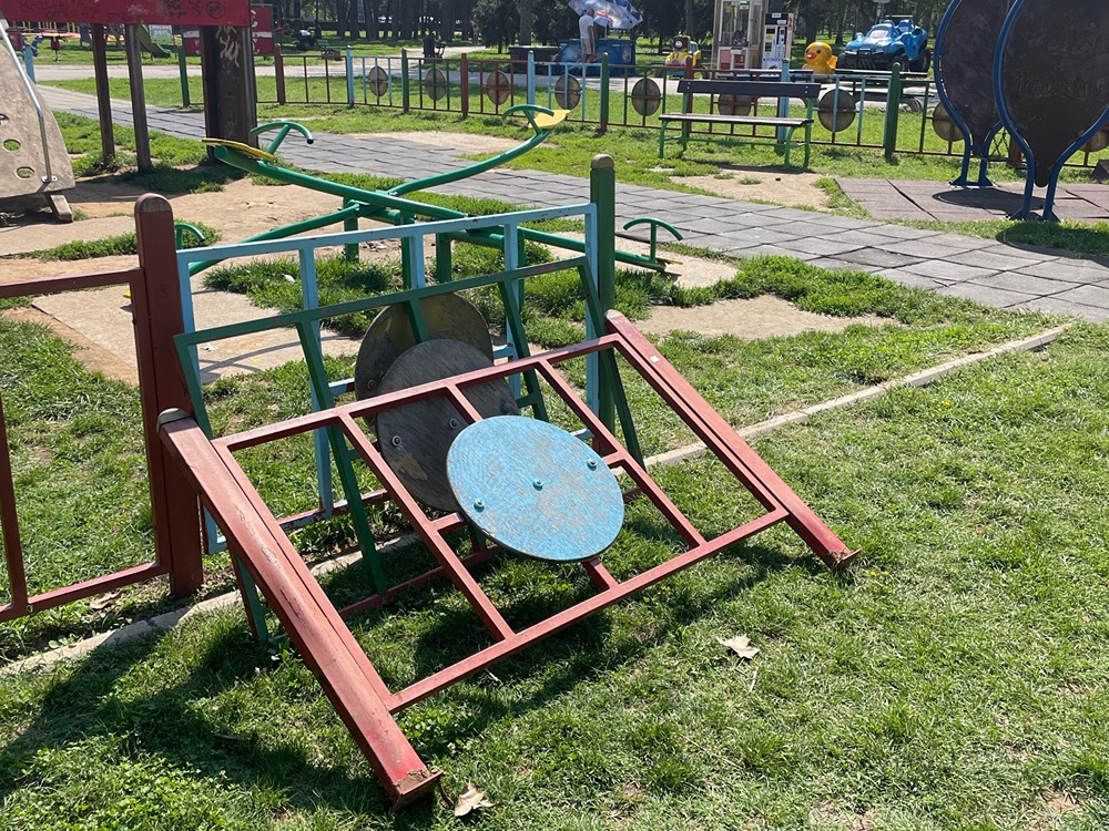 mobilijar čair ograda