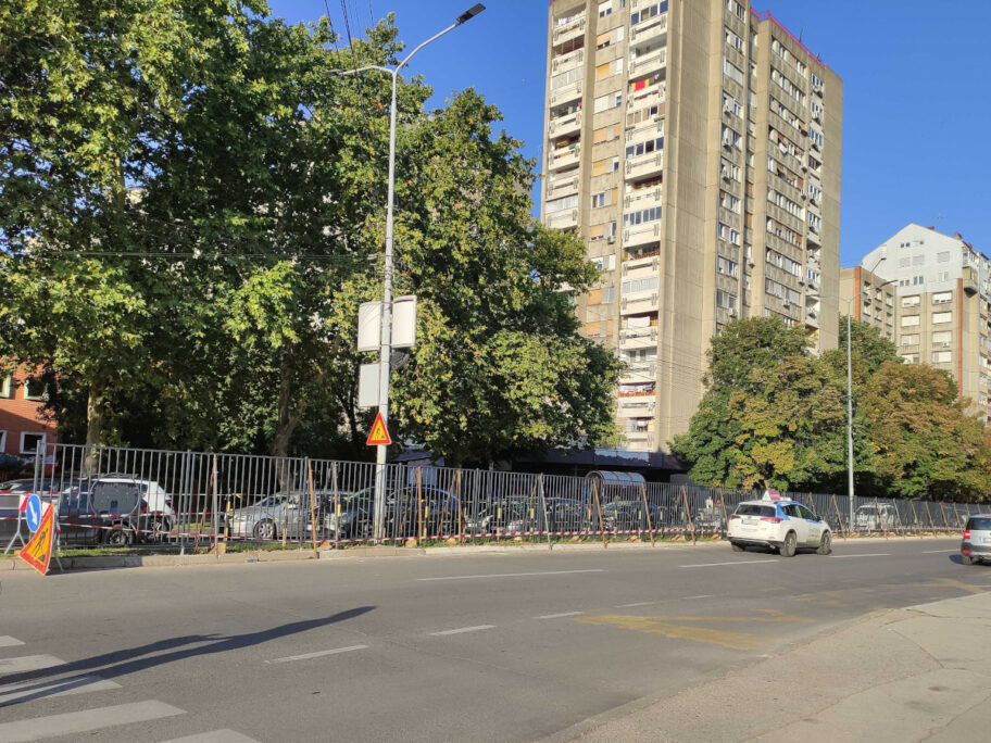 Počelo postavljanje "dekorativne" ograde kod vrtića "Bambi" u Nišu 18 ograda bulevar nemanjica bambi foto jv ljubica jocic 1