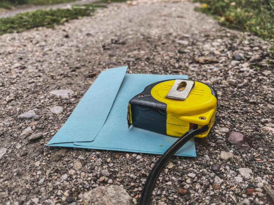 Masovne tužbe blokiraju opštine sa juga - lokalni putevi na privatnim parcelama i nerealne odšete 2 metar ulica scaled