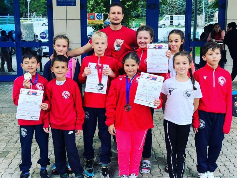 IMG f4fee421b7d2469fb53b1ad503bd0f42 V