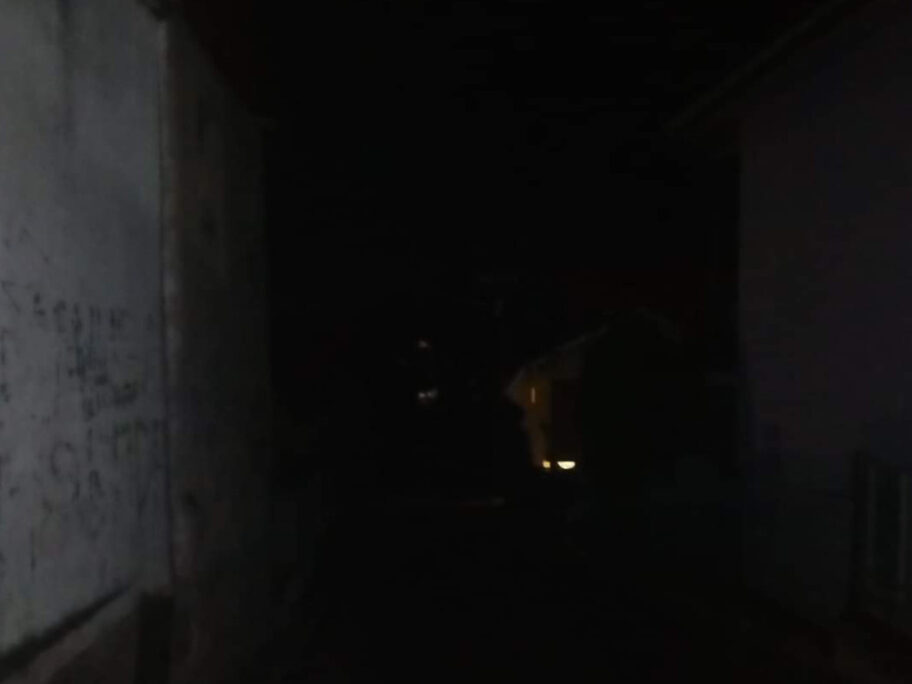 Građani se žale da se u naselju Šljaka mesecima "ne vidi prst pred okom" 4 Mrak Sljaka foto D Dj