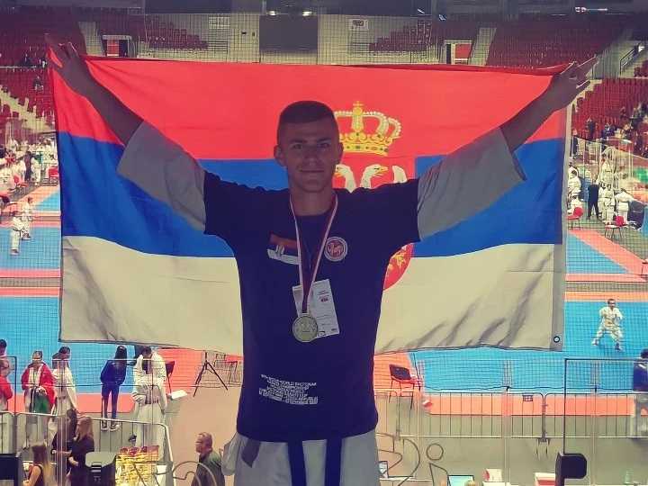 IMG 0651167fbd178a13d0b0f7f68eba5f18 V