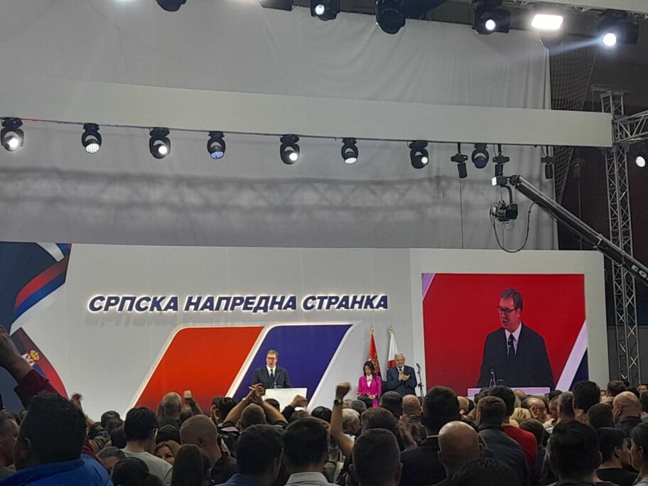 SNS u Leskovcu proslavio rođendan bez torte, ali sa Vučićem koji je pričao o napretku Srbije i da nije vreme za rat 18 20221021 185706 scaled