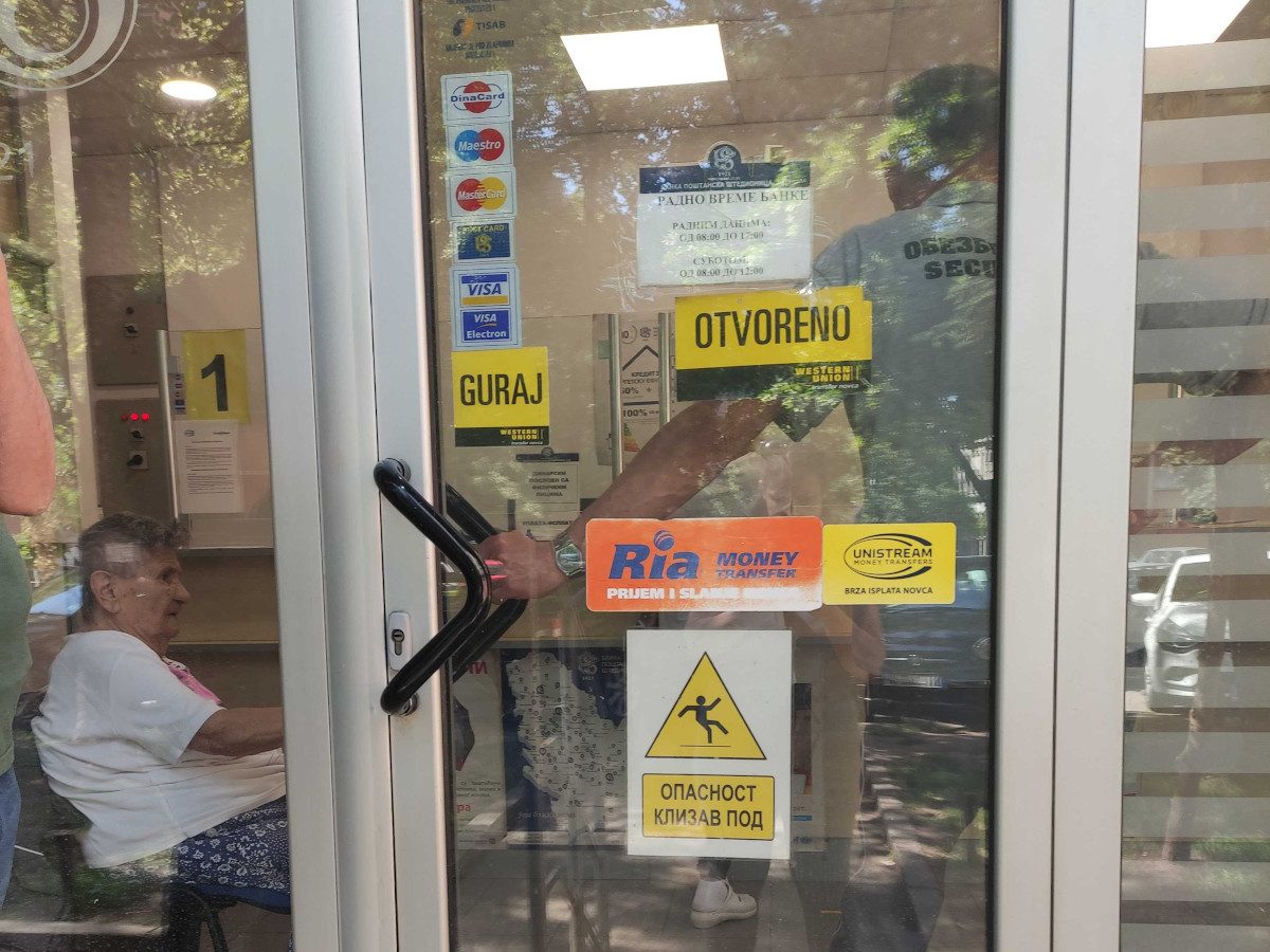 postanska stedionica 1, foto jv ljubica jocic