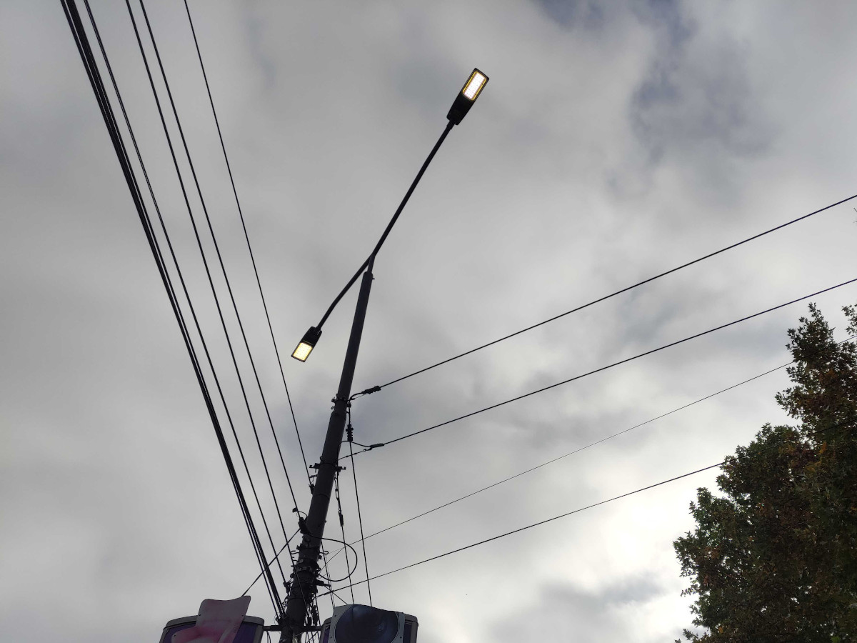 Za zamenu svetiljki u Trgovištu više od 460.000 evra, opozicija tvrdi da menjaju ispravnu rasvetu 1 bulevar nemanjica svetla svetle ulicna rasveta nis 3 foto jv ljubica jocic