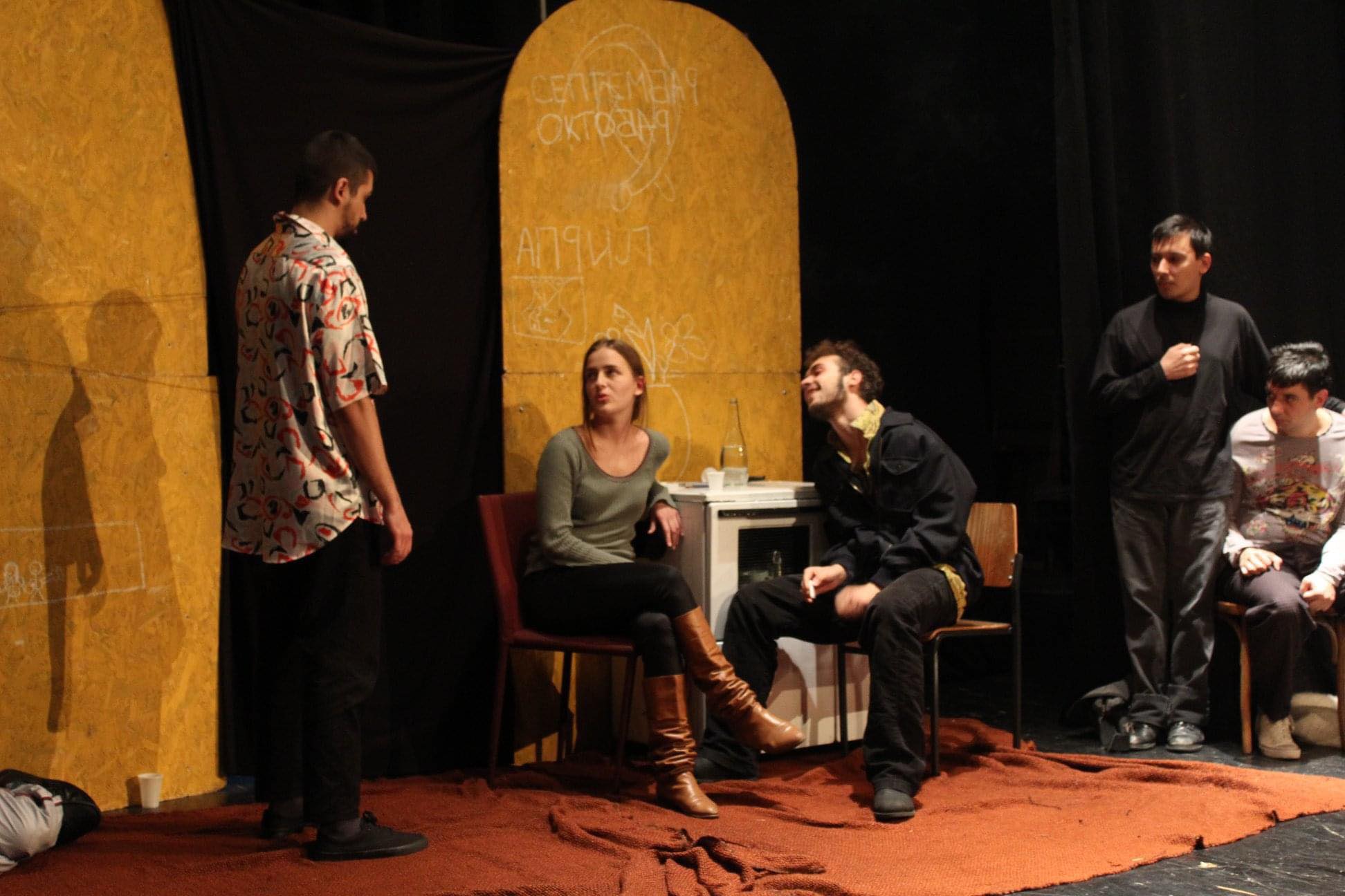 Pet nagrada za predstavu "Kući" niškog Akademskog pozorišta 1 Predstava Kuci AP SKC Nis