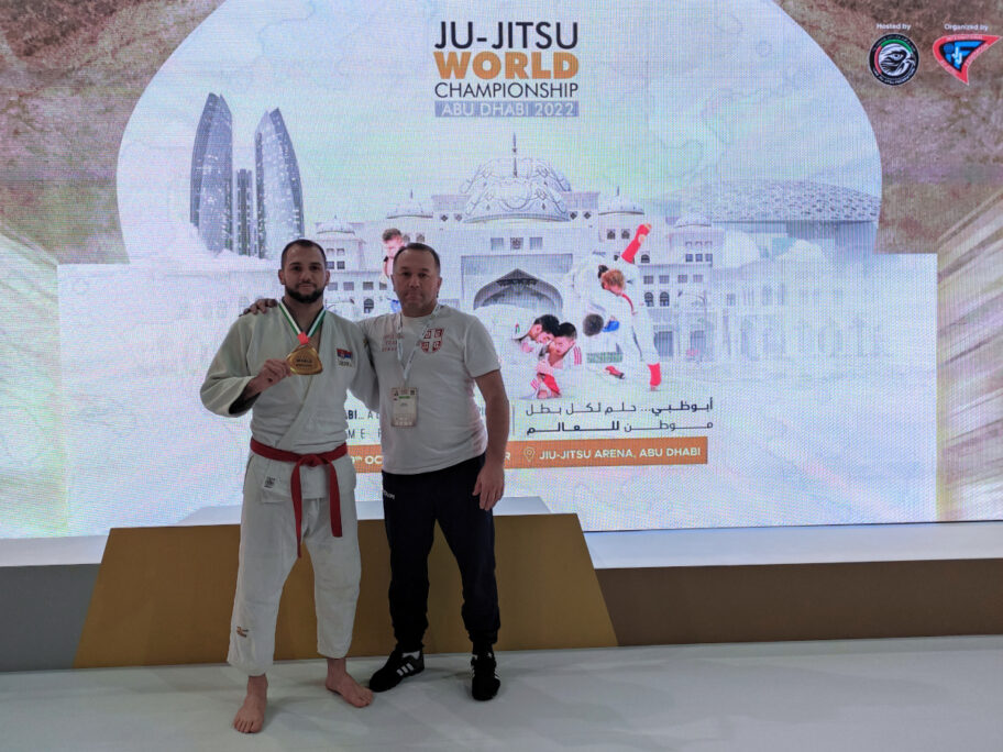 Aleksinački borac prvak sveta 12 Nikola Trajkovic i Dragan trener