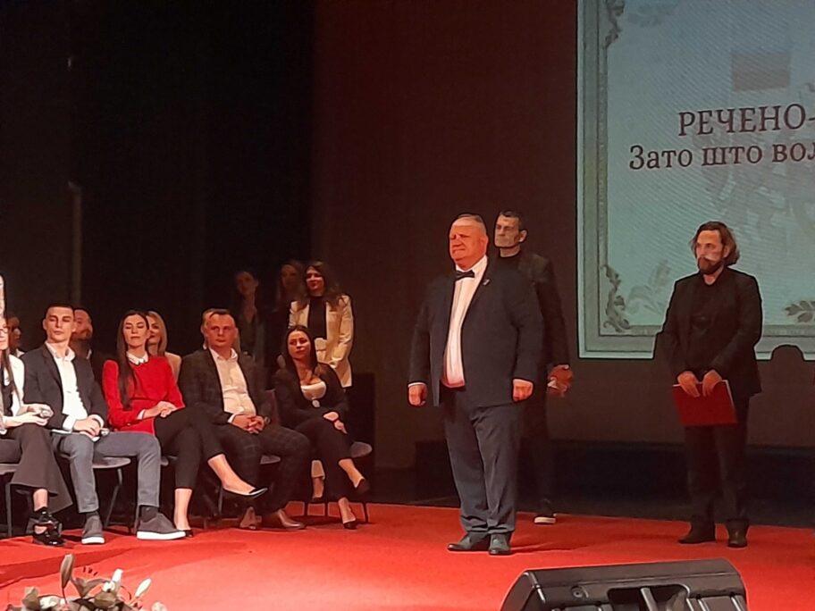 Cvetanović deceniju vladavine Leskovcem obeležio u suzama, pričom o uspesima i podelom zahvalnica 16 20221107 184546 scaled