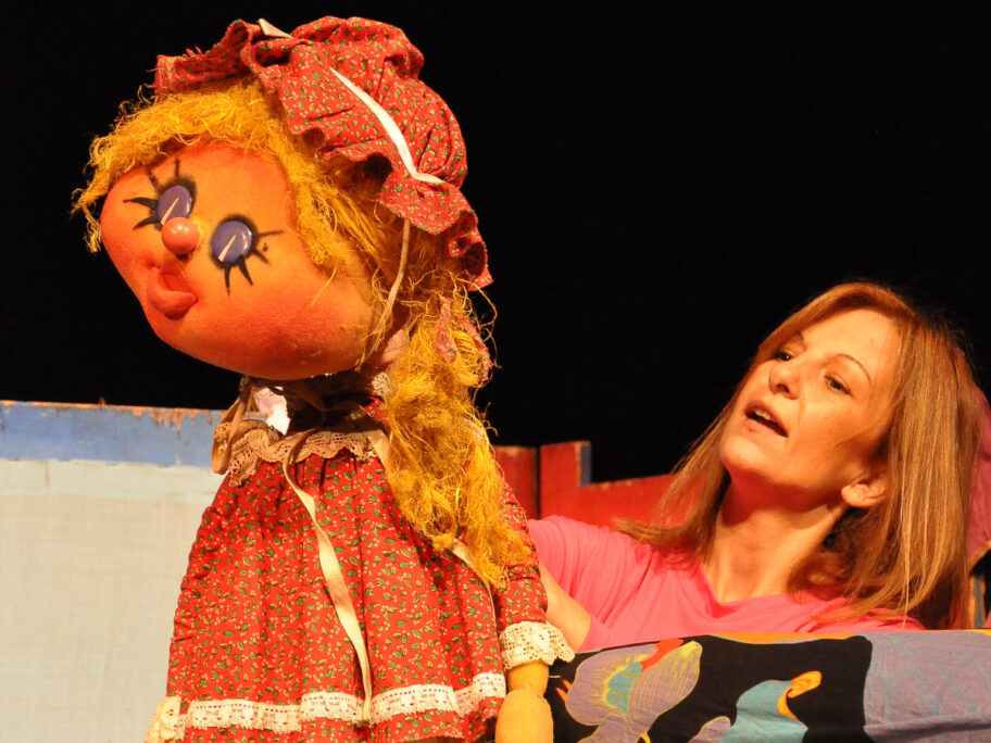 Crvenkapa na zrnu graska 1