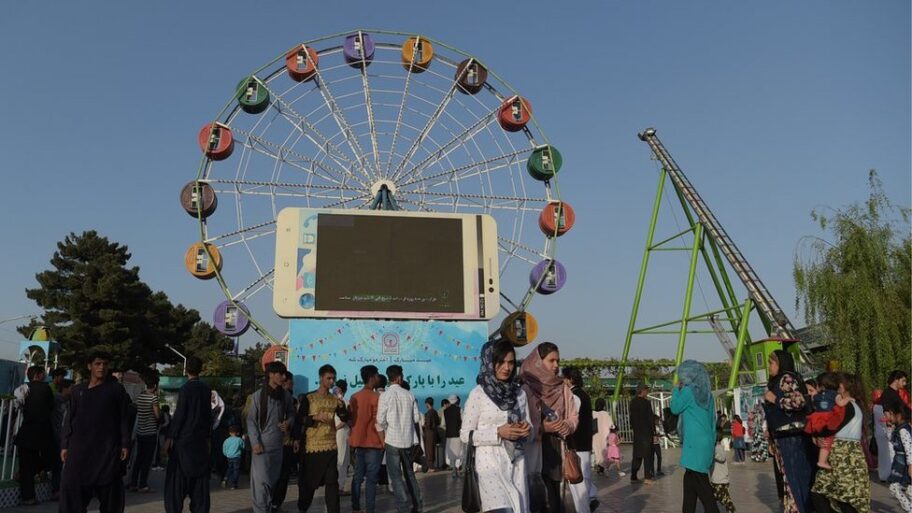 127598814 gettyimagesgirls 843328162