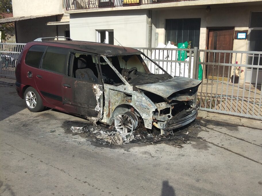 izgoreo automobil brzi brod1