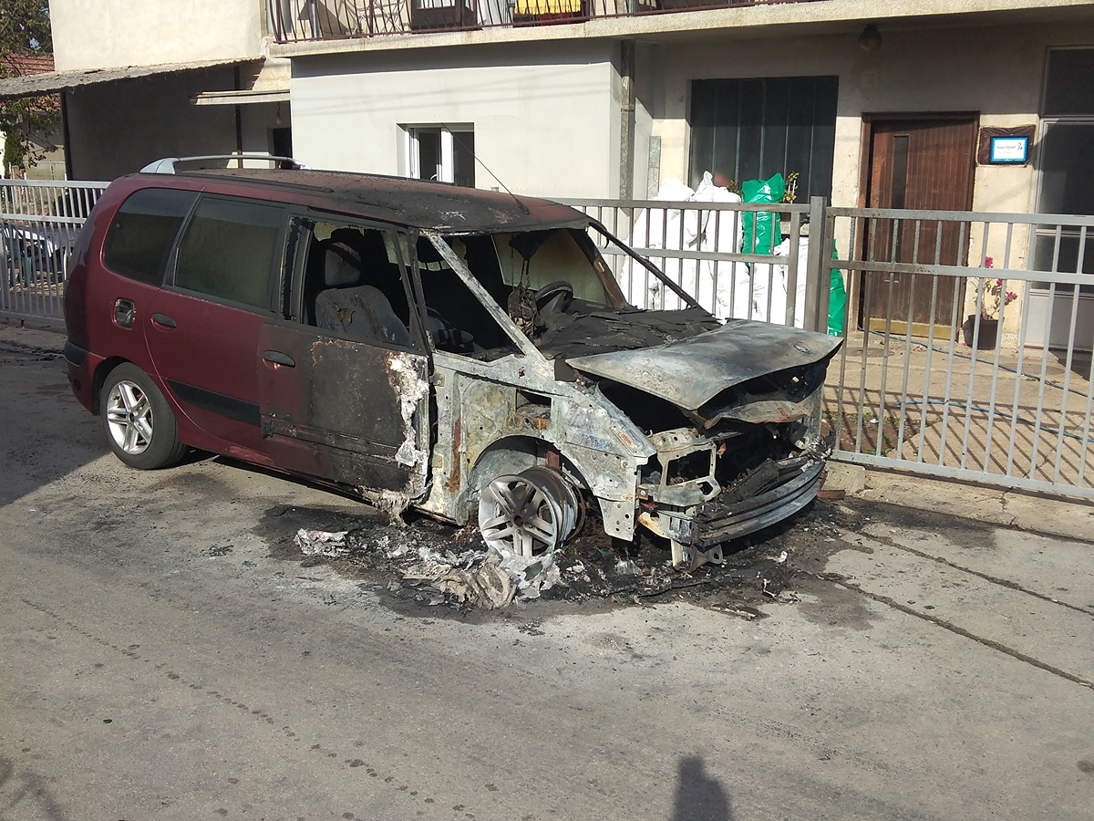 izgoreo automobil brzi brod1