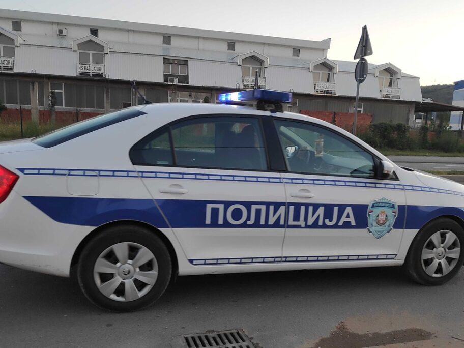 Bojničanin sa trojicom maloletnika opljačkao kuću 15 policija t r