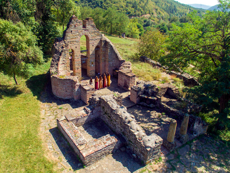 Prva zadužbina Stefana Nemanje u Kuršumliji uskoro pristupačnija za posetioce, uređuju se put i osvetljenje 7 manastir