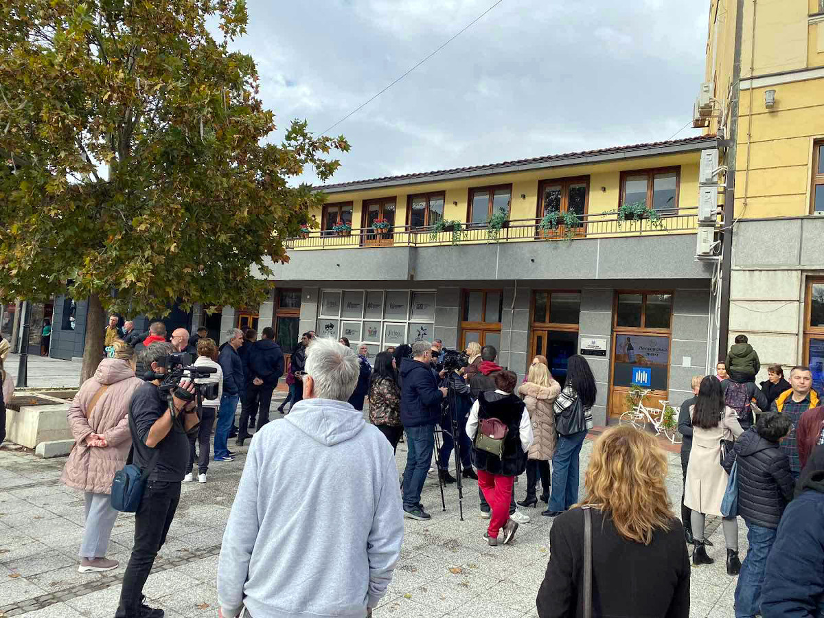 Podrška nastavnici u Leskovcu; foto: JV