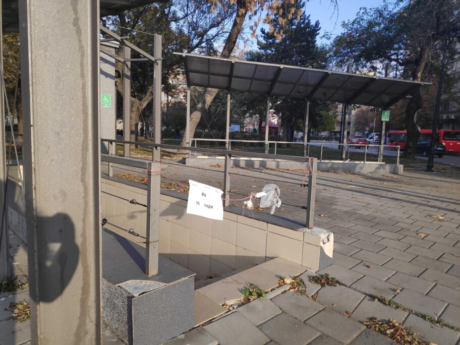 javni toalet trg kralja aleksandra 4 scaled