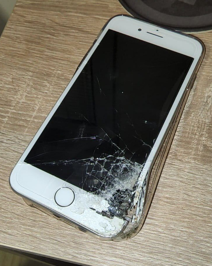 Polomljen telefon naprednjaka