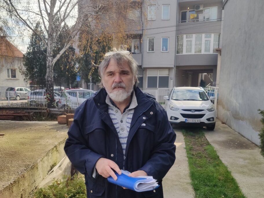 Dejan Stojiljkovic iz Nisa ni posle 7 godina od donosenja odluke Upravnog suda nema pomaka u slucaju rusenja objekta na njegovom posedu foto JV Nikola Djukic jpg