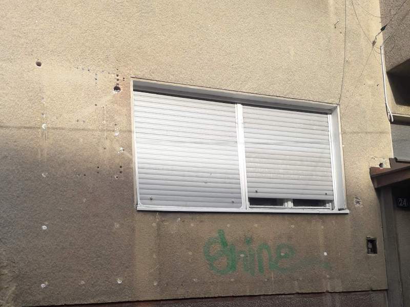 Oštećene prostorije Dveri u centru Niša 2 U toku noci skinute i ukradene table 1