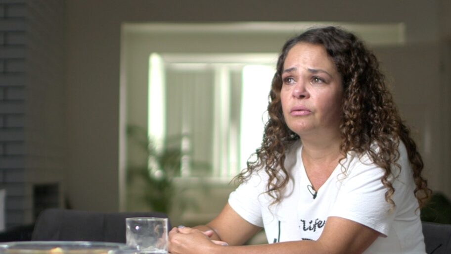 127756062 adriane table