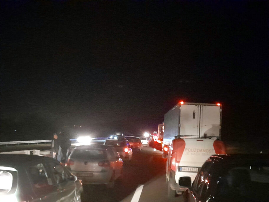 Kolona auto put foto JV Marko Mitic