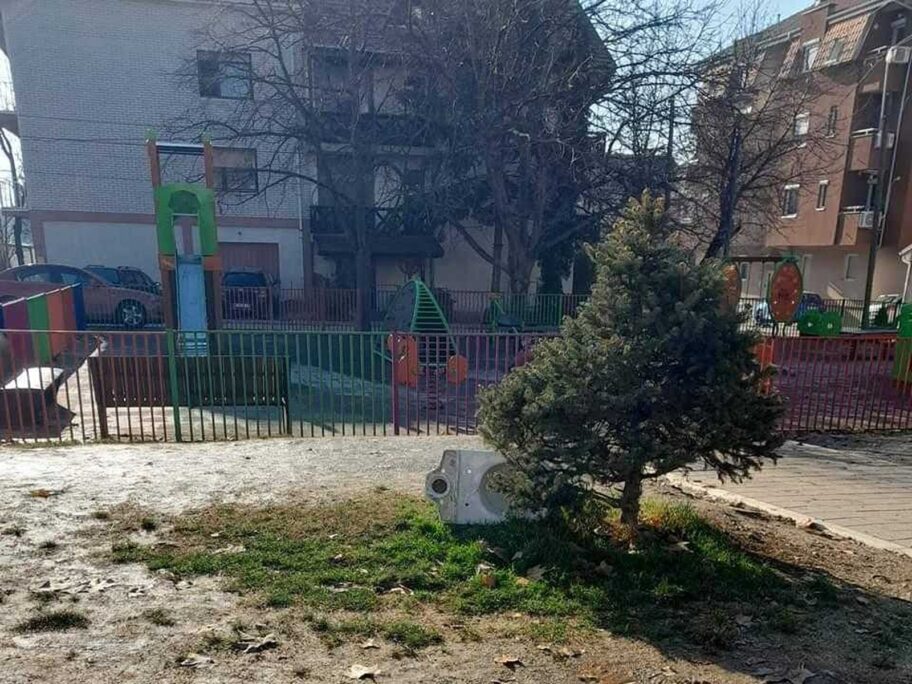 Foto-vest: Bačena WC šolja u parku za decu 13 wc solja somborski J I