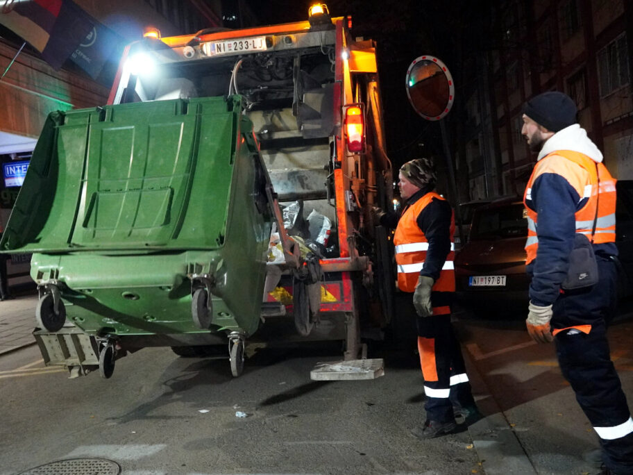 Gradonačelnica kritikovala pa "Mediana" i noću odvozi smeće 13 JKP Mediana nocna smena3 foto Grad Nis