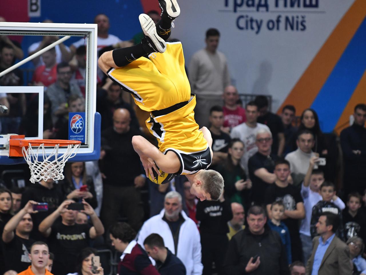 1280x0_Dunking-Devils-Slovenija-Kup-Radivoja-Koraca-2020-akrobatska-kosarka-foto-Juzne-vesti-Vanja-Keser5