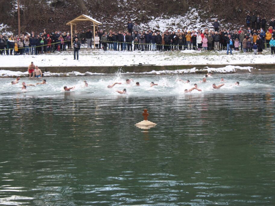 Za Časni krst plivaće se i u Vlasotincu, prijave na Bogojavljenje u SRC ”Vlasina” 19 IMG 7359 1 scaled