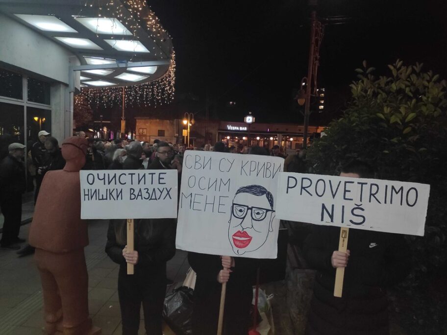 “Ne možemo da otvorimo prozore, vazduh seče” - održan protest protiv zagađenja u Nišu 20 protest vazduh 1