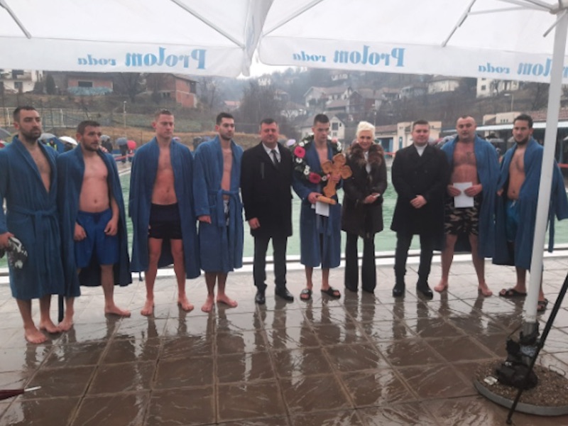 Plivanje za Bogojavljenski krst u Prokuplju i Kuršumliji